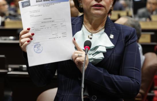 Lucía Medina dijo ayer que le compró las mochilas a una empresa