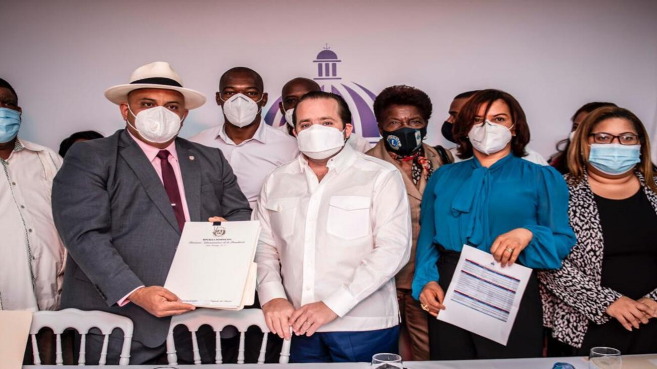 Abinader dispuso 128 millones de pesos para obras en Monte Playa, Hato Mayor y Azua