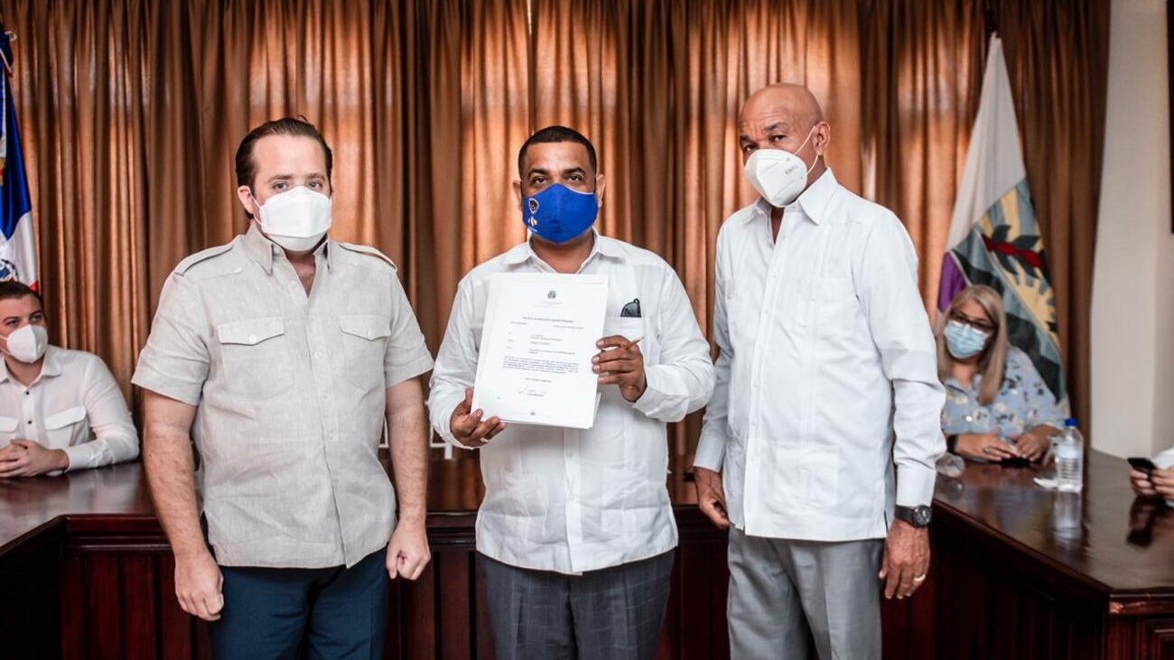 El presidente Luis Abinader ordena fondos para obras en Barahona