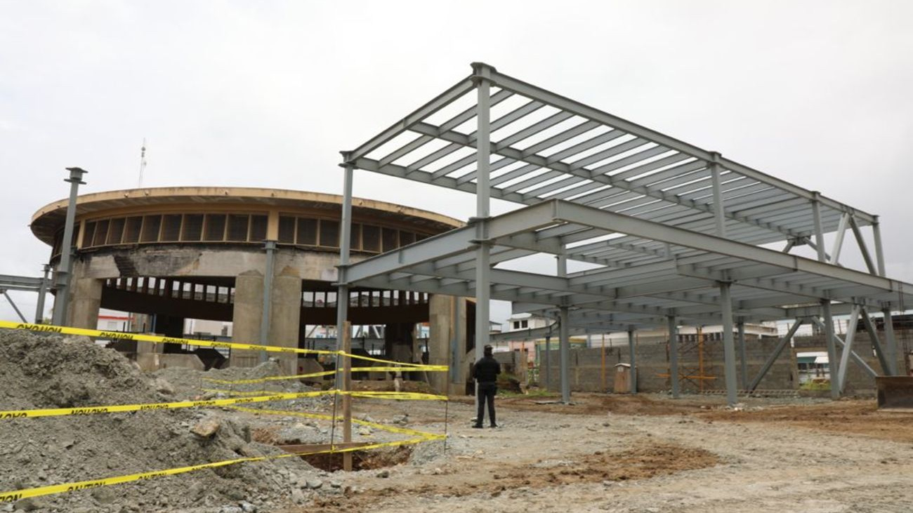 Gobierno reanuda trabajos de remodelación del mercado municipal y sede de la UASD en la Vega