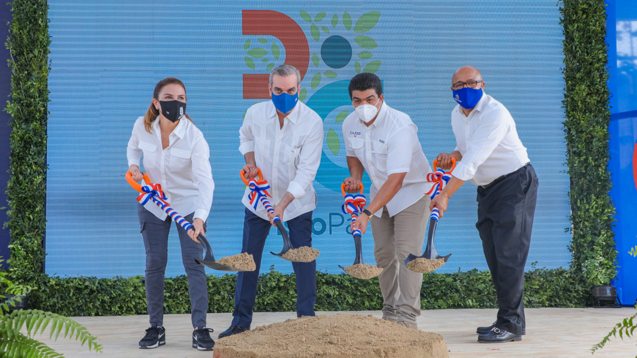 Con el objetivo de cumplir con el compromiso de usar los recursos para transformar la vida de los dominicanos, el presidente Luis Abinader aseguró que su gobierno prioriza la calidad del gasto, y se administra con eficiencia, pulcritud y honestidad. El mandatario dio la información al encabezar el inicio de la construcción del Cristo Park, en Cristo Rey, donde resalto que se han ahorrado más de la mitad del presupuesto destinado para saneamiento de cañadas.   https://presidencia.gob.do/noticias/presidente-abinader-destaca-ahorro-de-mas-de-la-mitad-de-lo-presupuestado-para-saneamiento      13 DE OCTUBRE 2021