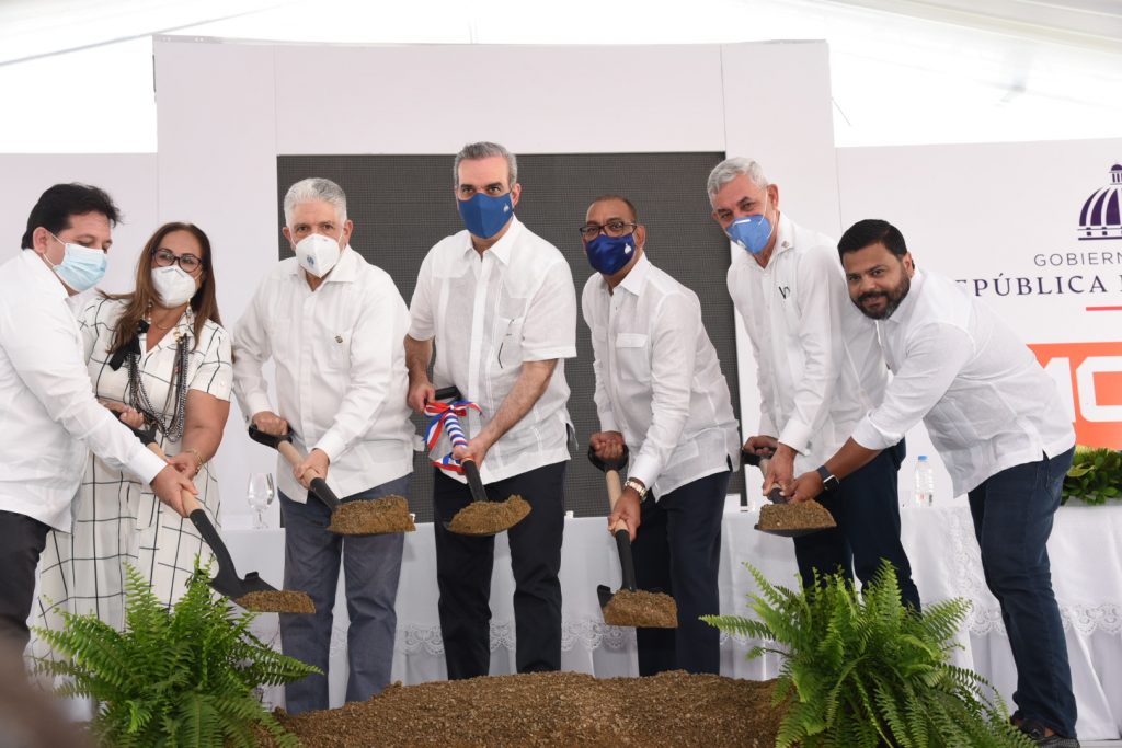 Gobierno inicia ampliación de carreteras en Santiago