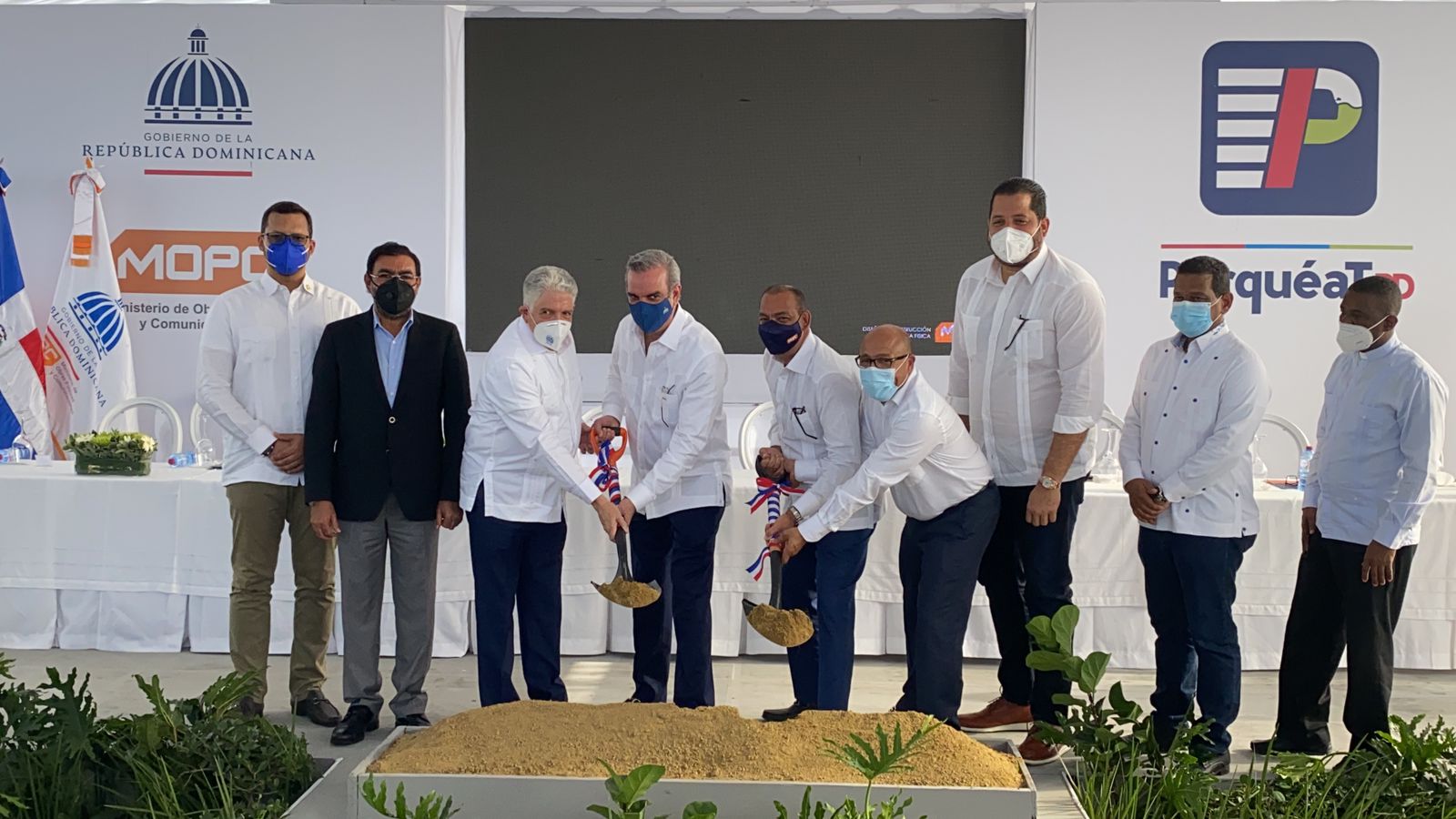 Abinader deja iniciada la construcción del edificio para parqueo Centro de los Héroes I