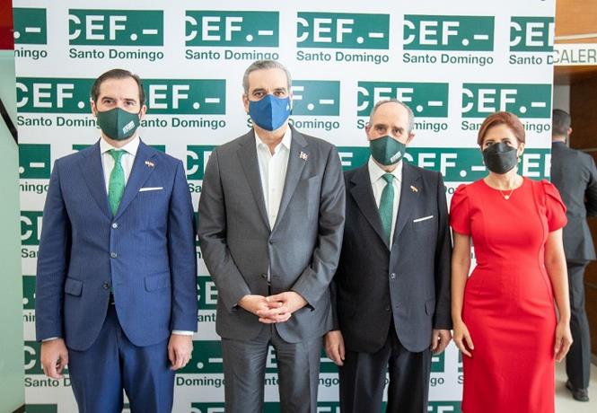 Abinader asiste al acto de inauguración del Grupo Educativo CEF-Udima