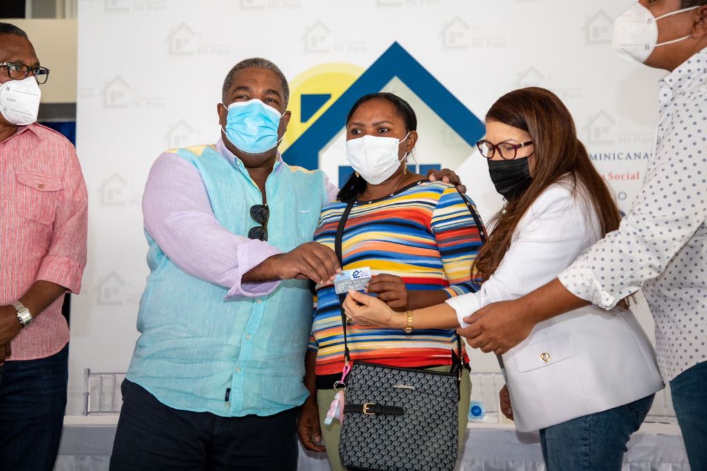Gobierno entrega más de 32 millones en bonos para reconstrucción de viviendas