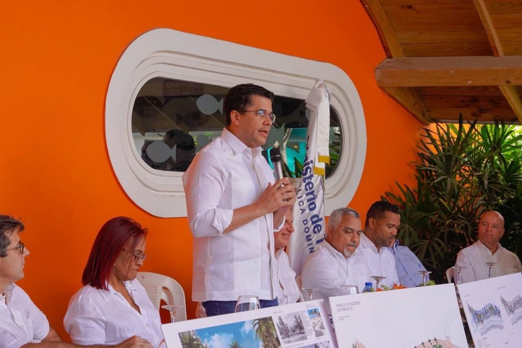 Ministro de Turismo presenta diseño del Pueblo de los Pescadores en Las Terrenas