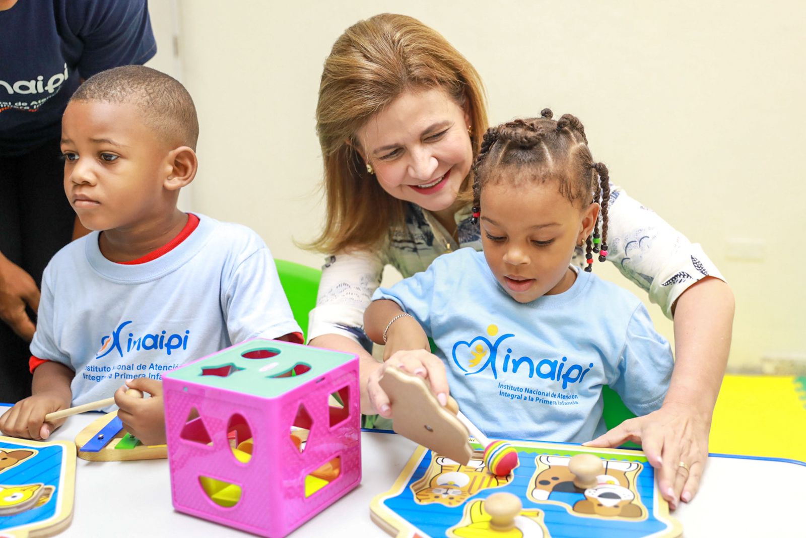 Vicepresidenta y directora INAIPI aperturan CAIPI comunitario en Sabana Perdida