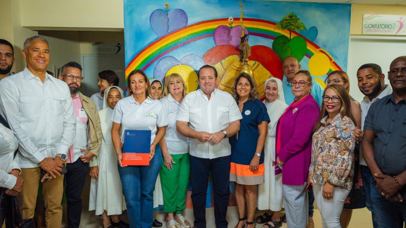 Ministro Paliza apoya al voluntariado del Hospital Infantil Grullón
