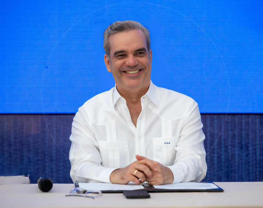 En este día tan especial, queremos expresarle nuestras más sinceras felicitaciones por su cumpleaños