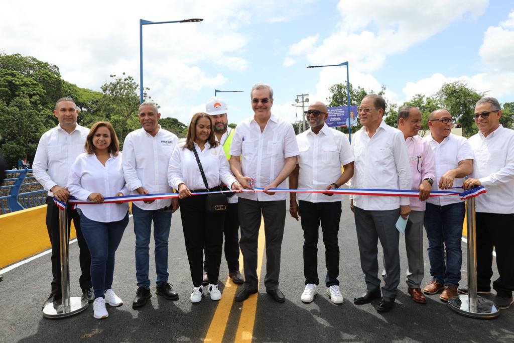 Presidente Abinader inaugura catorce obras en provincias del Cibao