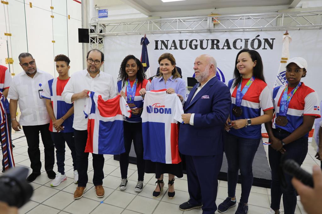Raquel Peña inaugura centro tecnológico y obras en Los Tres Brazos