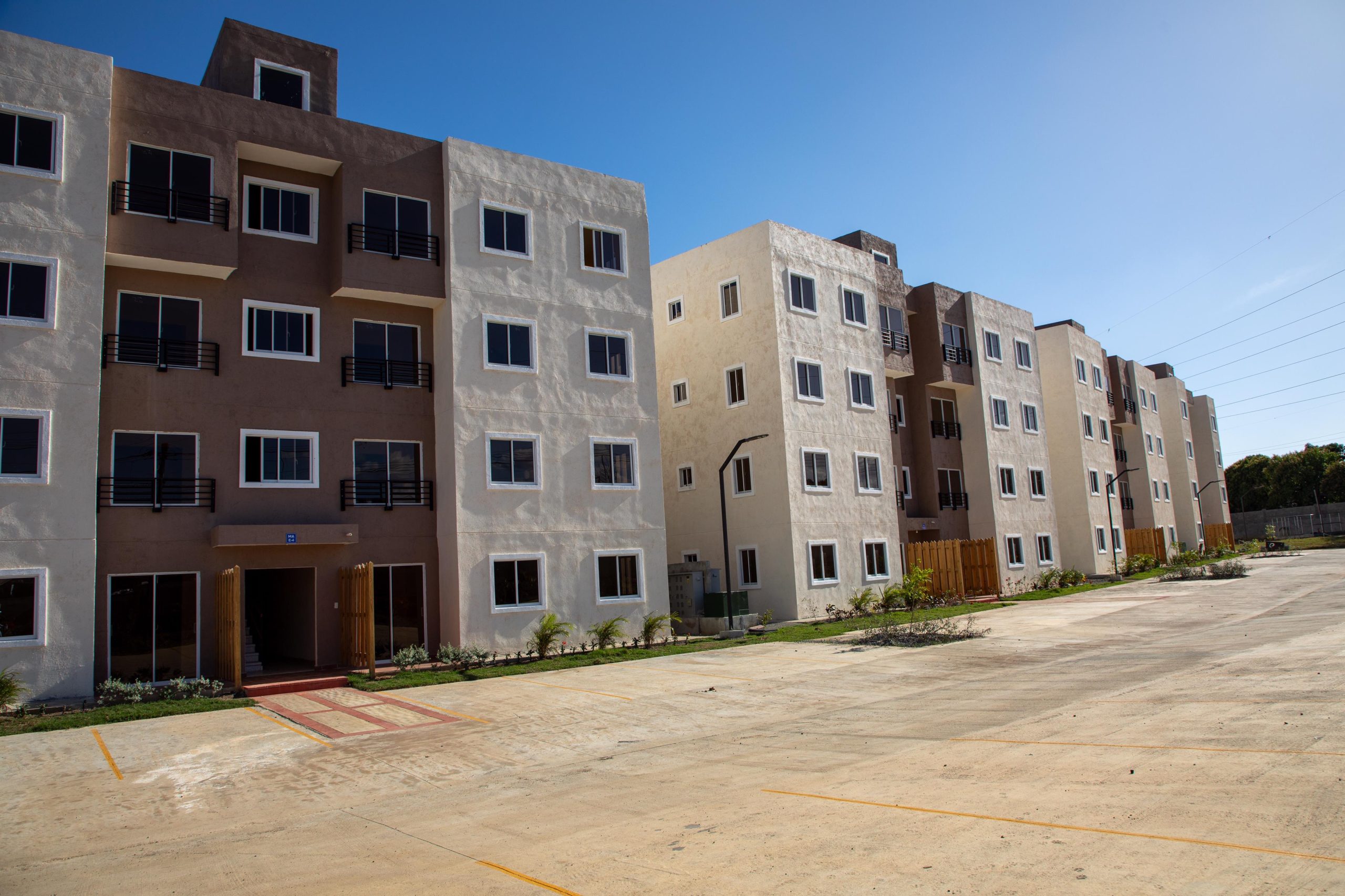 Abinader impulsa educación, vivienda e infraestructura