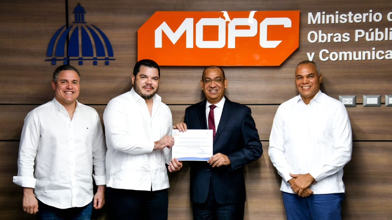 Abinader impulsa desarrollo portuario con modernización de Manzanillo